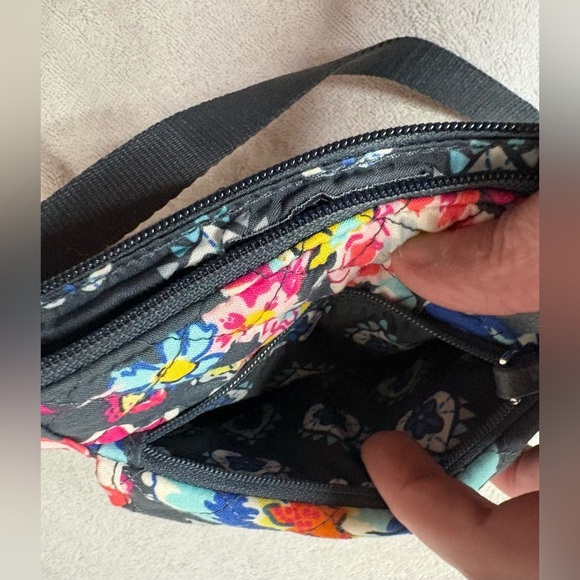 Vera Bradley RFID Mini Hipster Crossbody Purse-Pretty Posies Pattern (Grey) - Picture 8 of 8